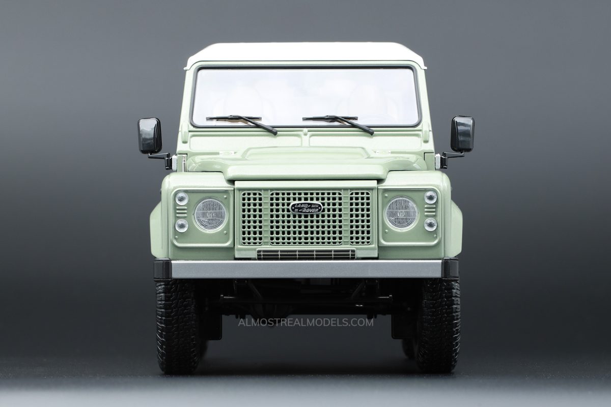 Land Rover Defender 90 Heritage Edition 1:18 by Almost Real