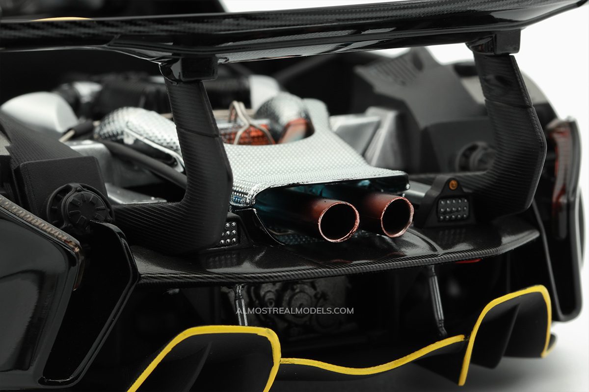 McLaren P1 GTR James Hunt 40th anniversary 1:18 by Almost Real