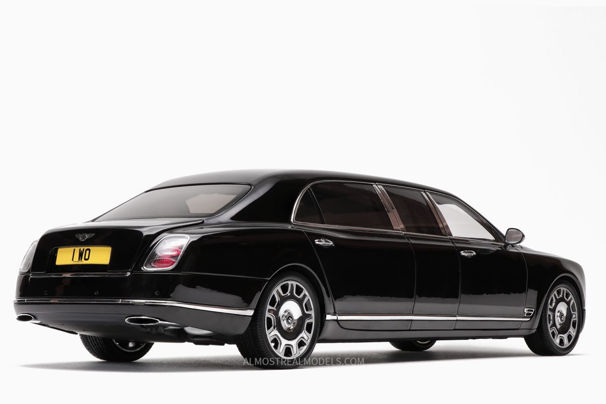 Bentley Mulsanne Grand Limousine by Mulliner Black 1:18 by Almost Real