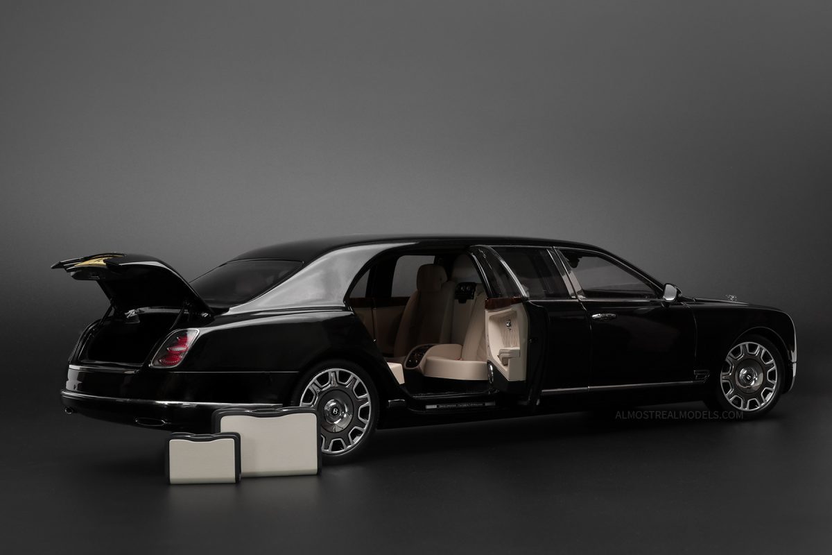 Bentley Mulsanne Grand Limousine by Mulliner Black 1:18 by Almost Real