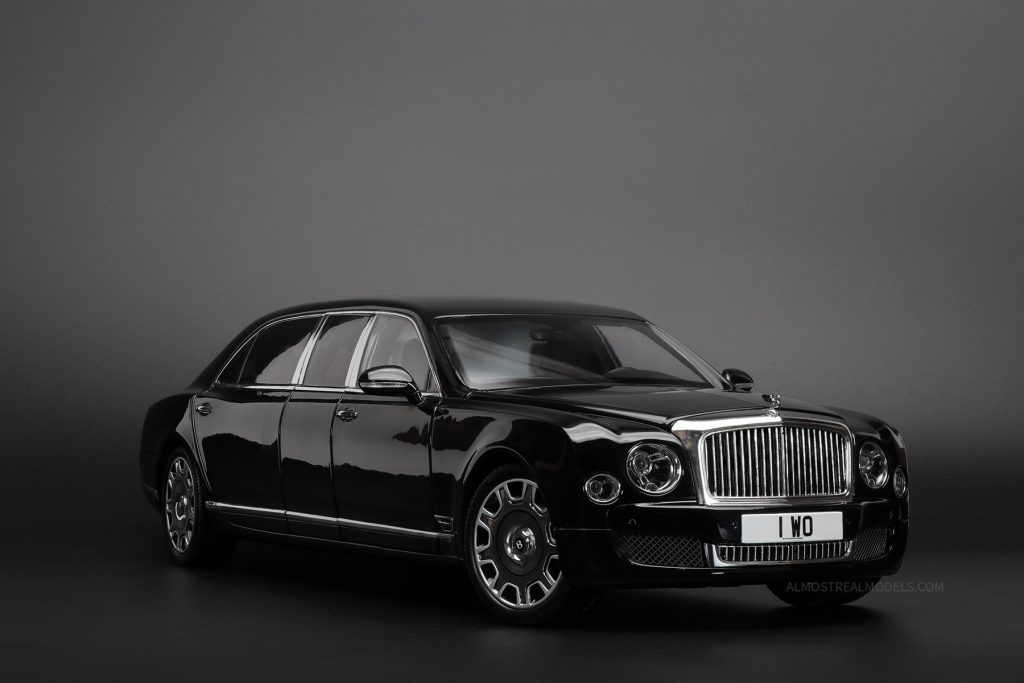 Bentley Mulsanne Grand Limousine by Mulliner Black 1:18 by Almost Real
