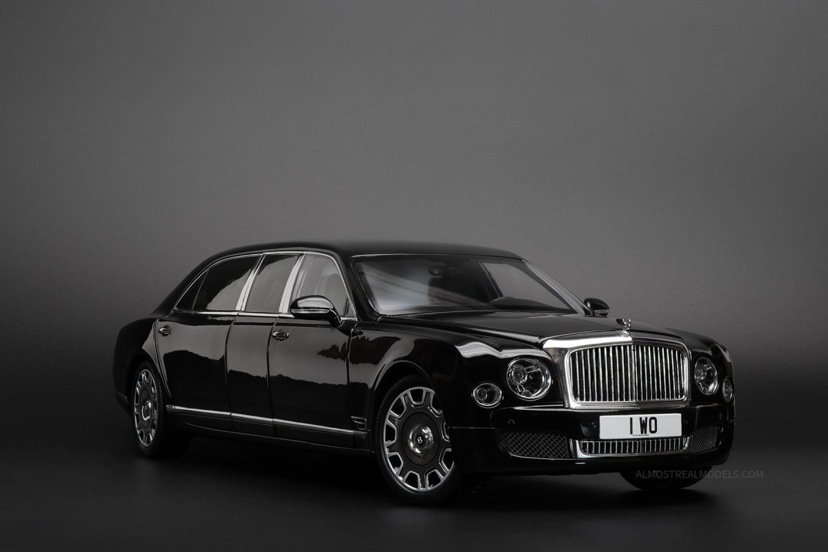 Bentley Mulsanne Grand Limousine by Mulliner Black 1:18 by Almost Real