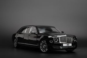 Bentley Mulsanne Grand Limousine by Mulliner Black 1:18 by Almost Real