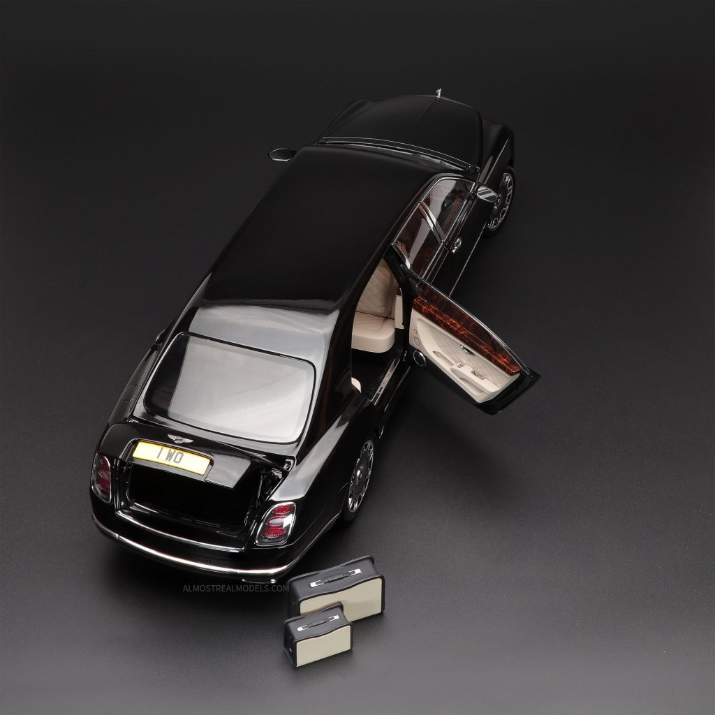 Bentley Mulsanne Grand Limousine by Mulliner Black 1:18 by Almost Real