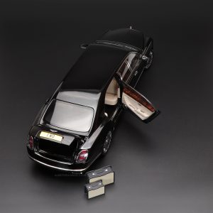 Bentley Mulsanne Grand Limousine by Mulliner Black 1:18 by Almost Real
