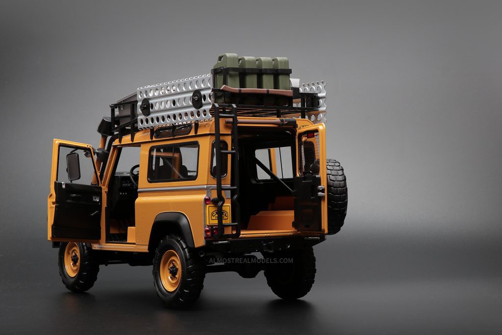 Land Rover Defender 90 "Camel Trophy" Borneo 1985 1:18 by Almost Real
