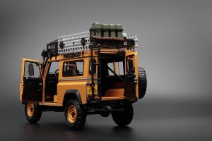 Land Rover Defender 90 "Camel Trophy" Borneo 1985 1:18 by Almost Real