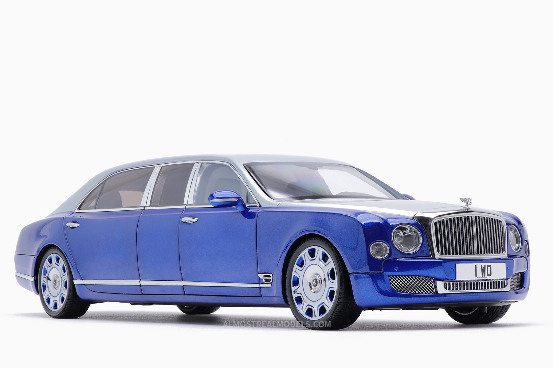 Bentley Mulsanne Grand Limousine Silver Frost Moroccan Blue 1:18 by Almost  Real