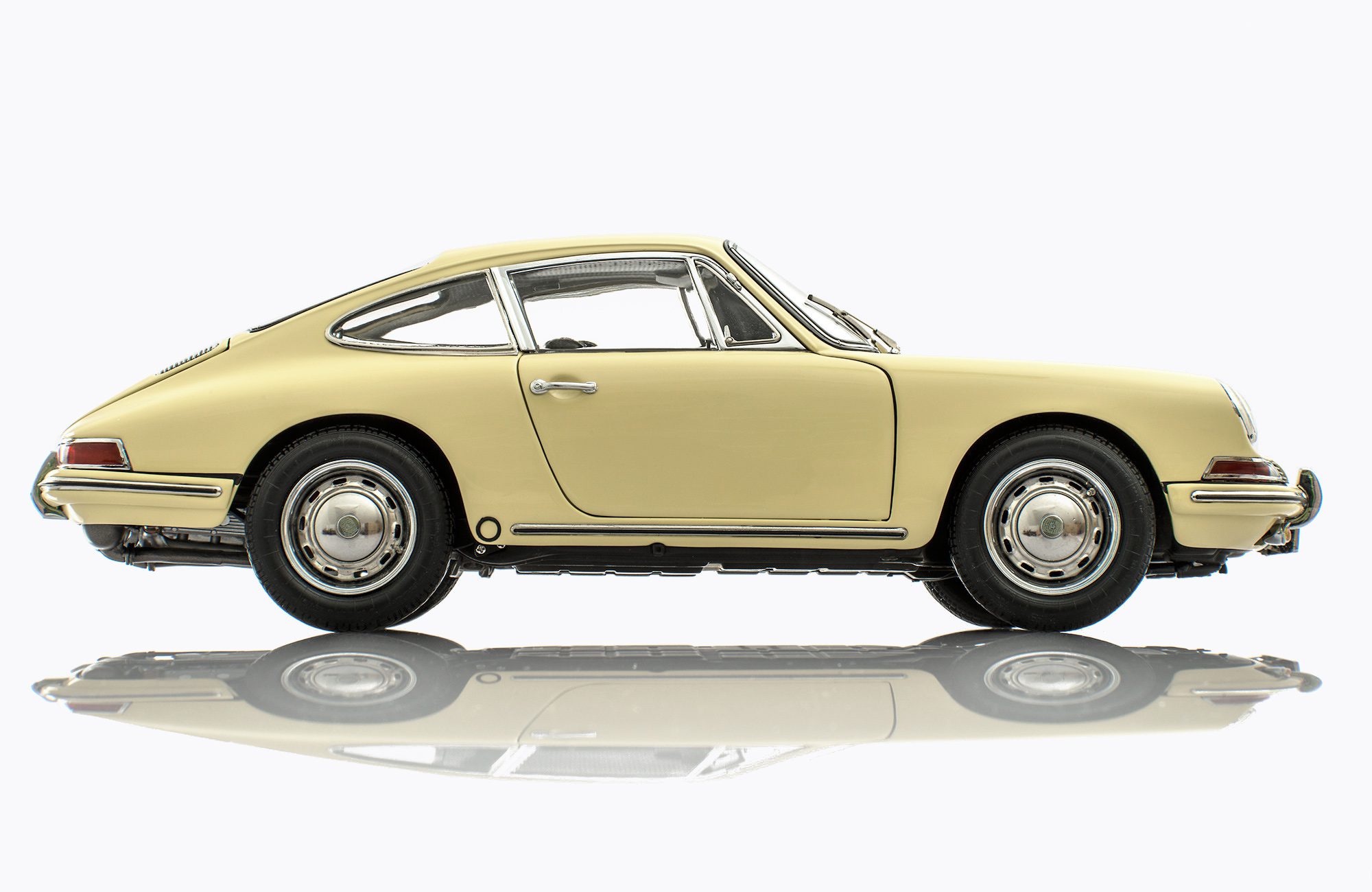 Porsche 901 1964 Champagne Yellow CMC 1:18 3 Porsche 911 Model Car