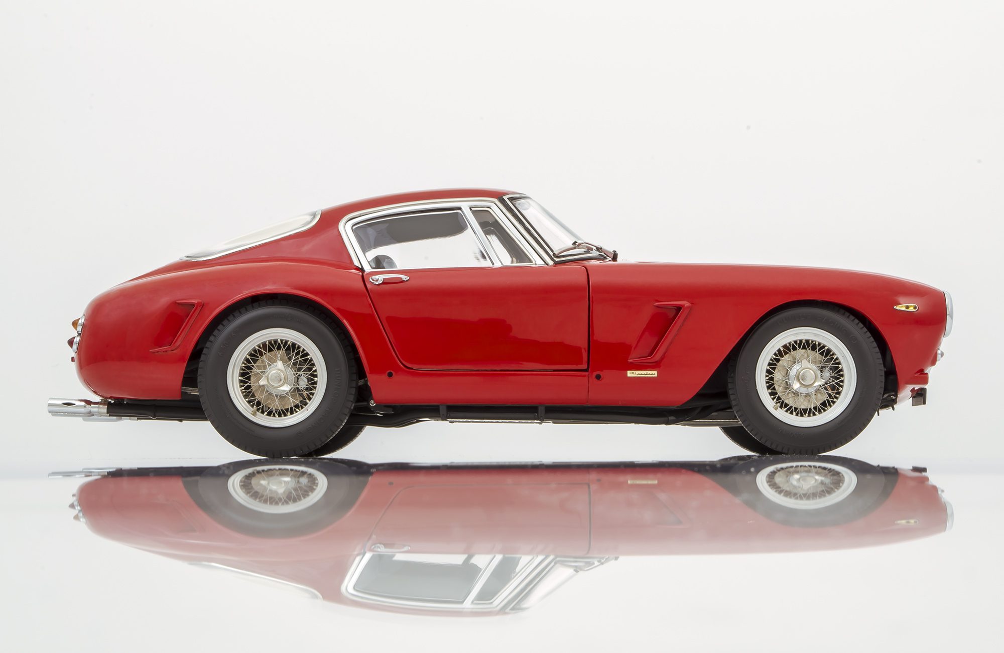Ferrari 250 GT SWB Competizione Red CMC 1:18