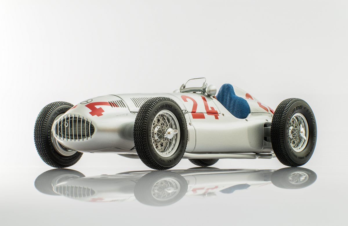 Mercedes-Benz W165, 1939 #24 1:18 by CMC
