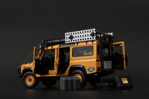 Land Rover Defender 110 "Camel Trophy" Sabah-Malaysia - 1993 1:18 by Almost Real