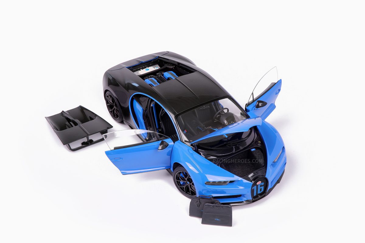 bugatti-chiron-blue-autoart-4w