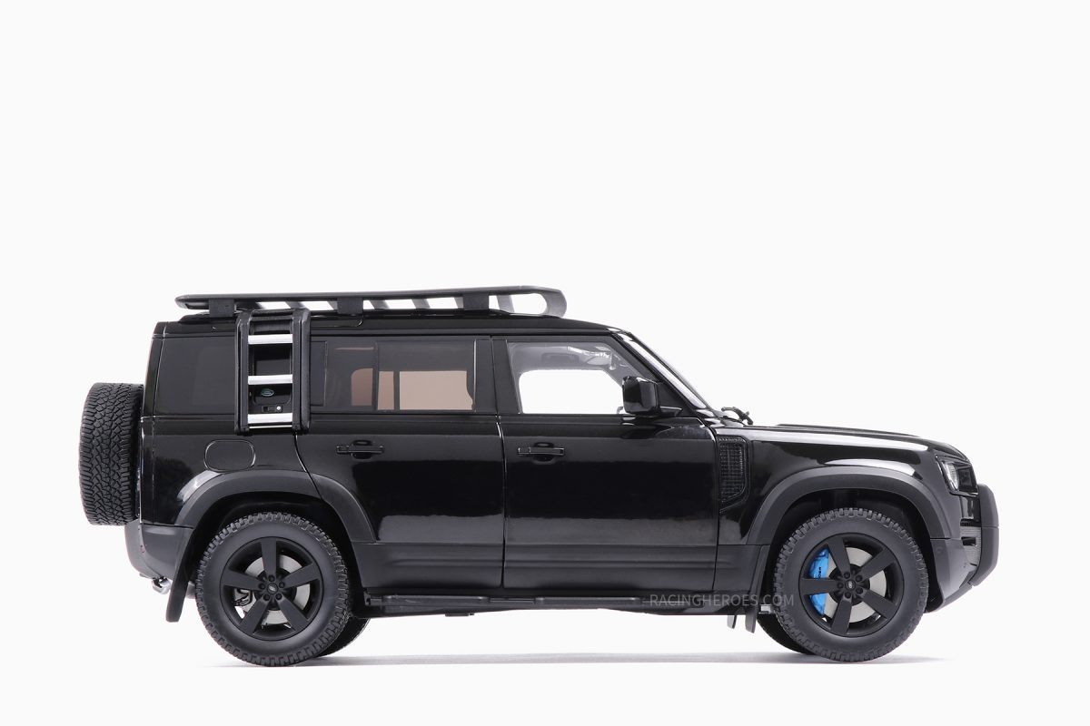 Land Rover Defender 110 2020 Black 1:18 by Almost Real