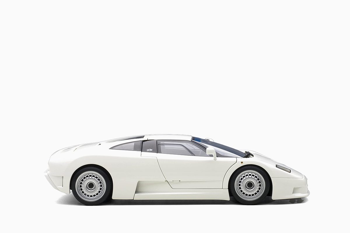 AutoArt Bugatti EB110 GT, White 1/18 Diecast Car AutoArt Bugatti EB110 GT, White 1/18 Diecast Car