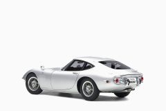 Toyota 2000GT, Silver 1:18 by AutoArt