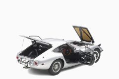 Toyota 2000GT, Silver 1:18 by AutoArt