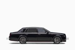 Toyota Century Grmn, Black 1:18 by AutoArt