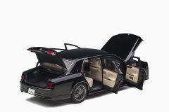 Toyota Century Grmn, Black 1:18 by AutoArt