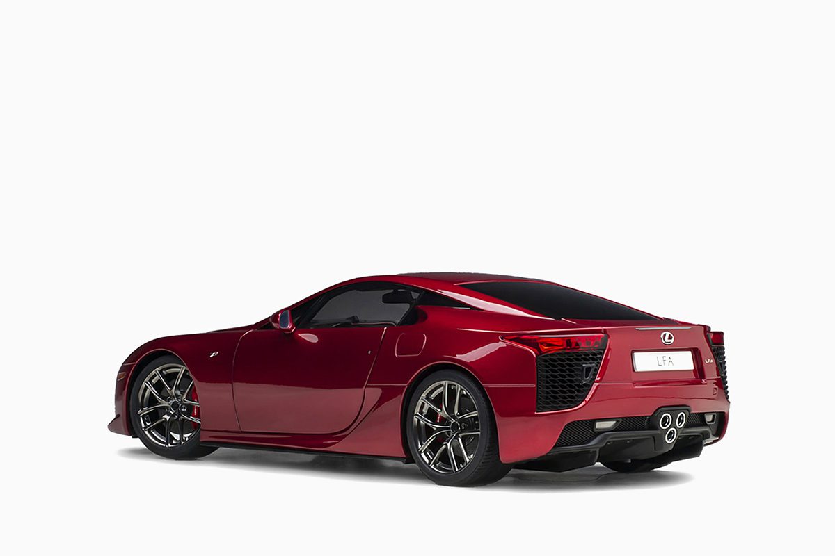 Lexus LFA, Pearl Red 1:18 by AutoArt