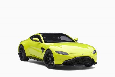 Aston Martin Vantage 2019, Lime Essence/Carbon Black Roof 1:18 by AutoArt