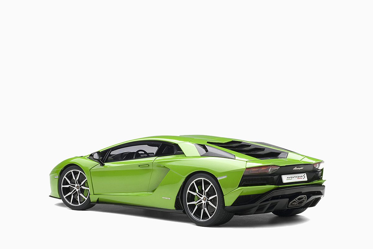Lamborghini Aventador S, Verde Mantis/Pearl Green 1:18 by AutoArt