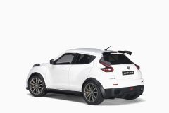 Nissan Juke R 2.0, White 1:18 by AutoArt