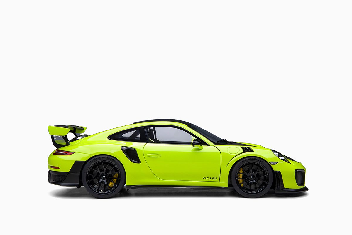 Porsche 911 (991.2) GT2 RS Weissach Acid Green 1:18 by AutoArt