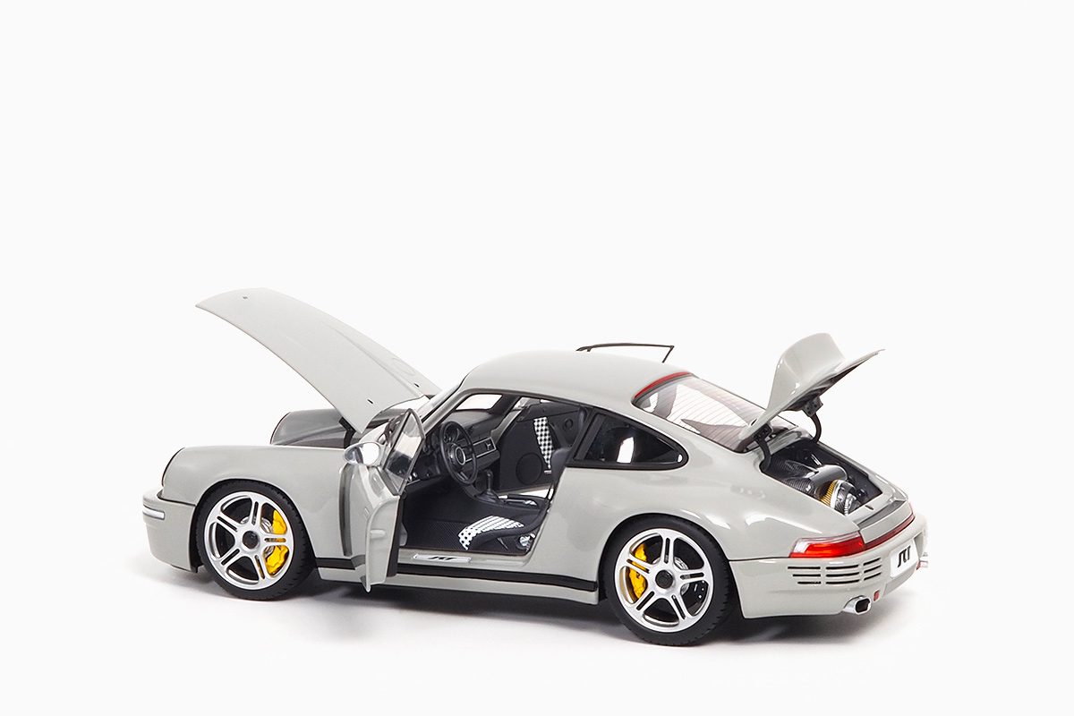 RUF SCR – 2018 Chalk Grey 1:18 Limited Edition by Almost Real