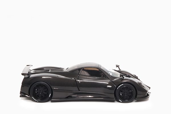 Pagani Zonda F - 2005 - Gloss Carbon Black 1/18 Almost Real