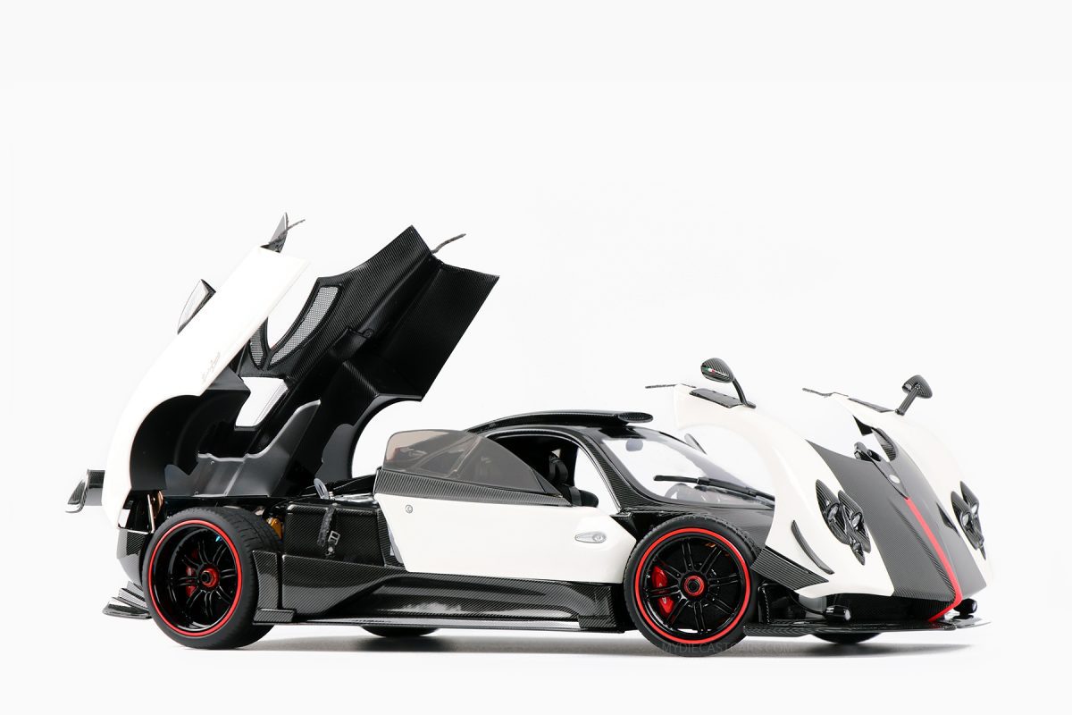 Pagani Zonda Cinque Coupe 2009 1:18 by Almost Real