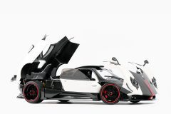 Pagani Zonda Cinque Coupe 2009 1:18 by Almost Real