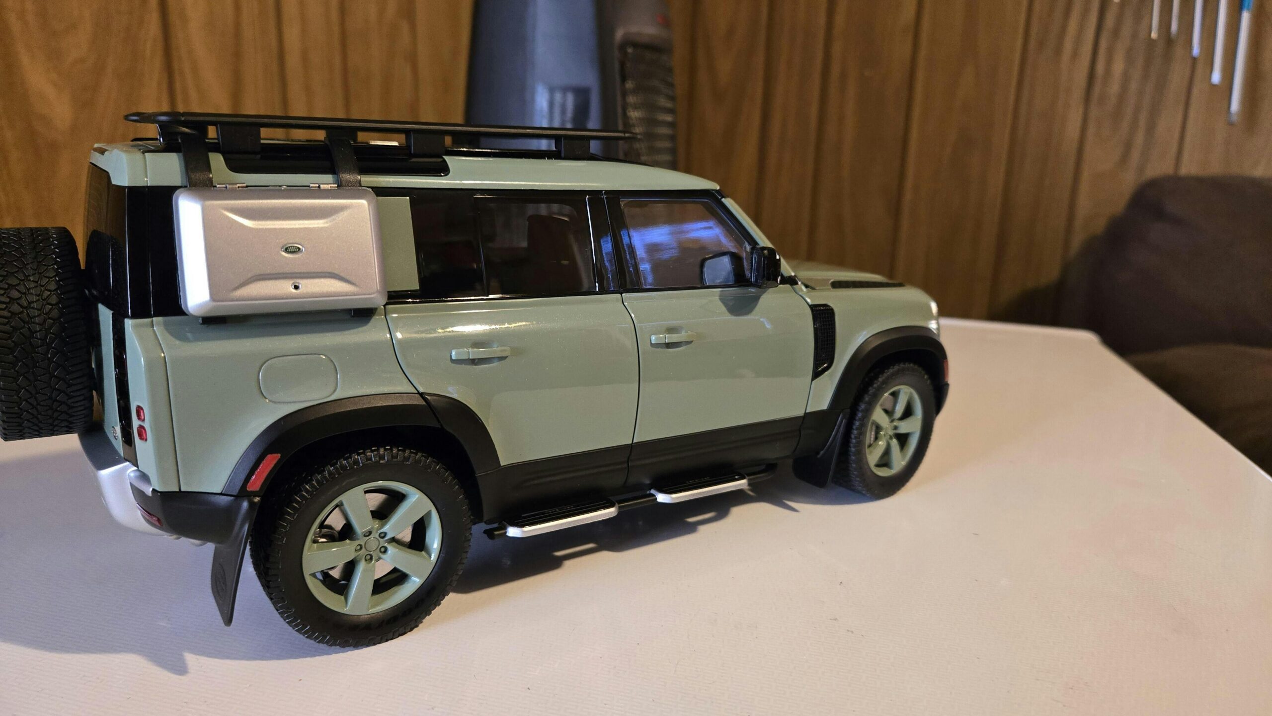 1/18 Land Rover Defender 110 75th Limited Edition Diecast Car