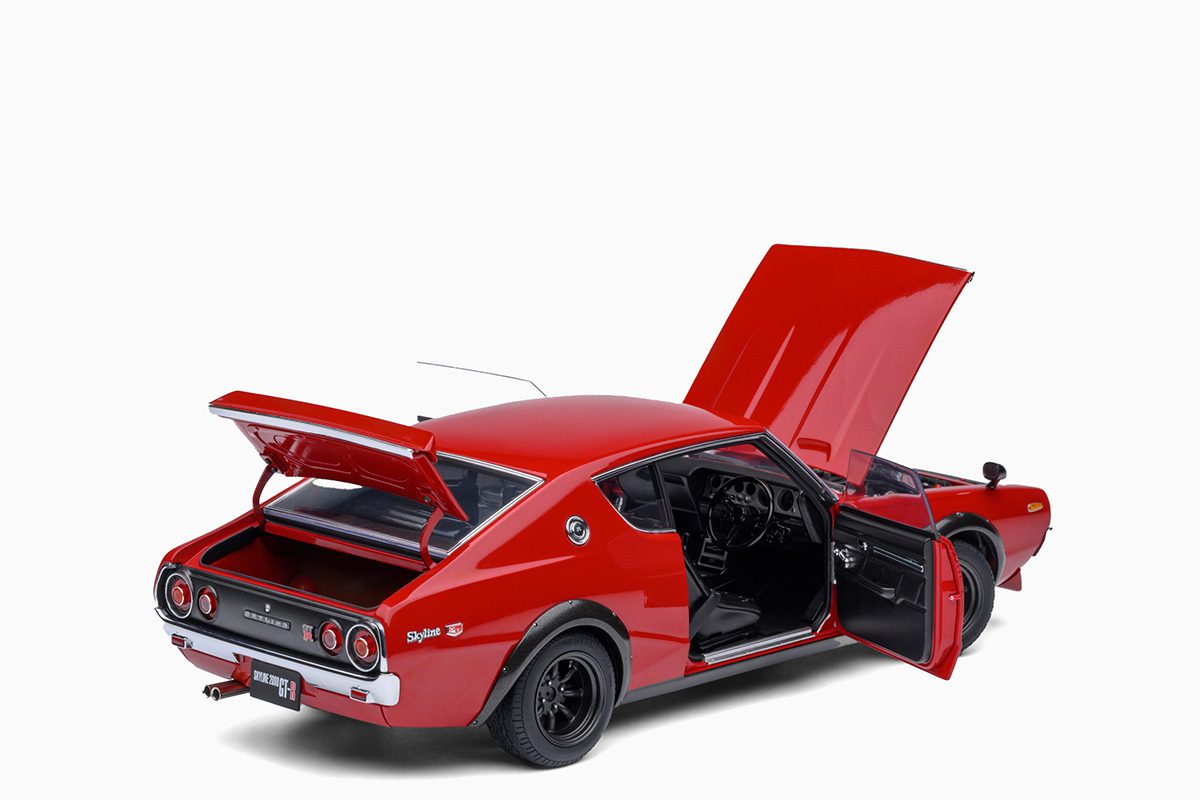 AUTOart Nissan Skyline 2000 GT-R, (KPGC110) Red 1/18 Diecast Car