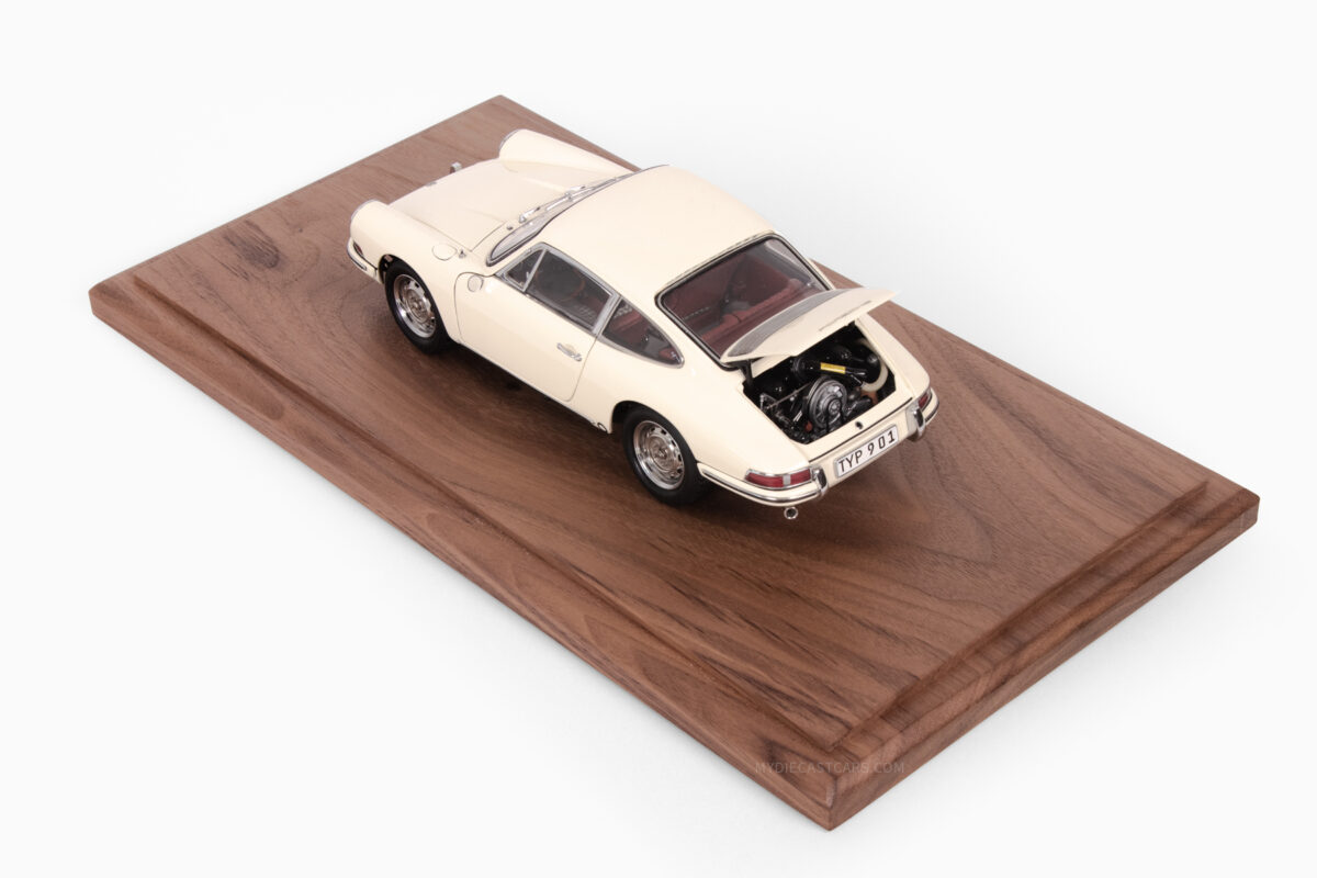 Display case 1/18 Walnut base