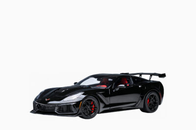 Chevrolet Corvette C7 ZR1 2019, Black with Carbon Top 1:18 by AUTOart