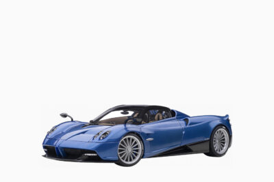 Pagani Huayra Roadster, Blue Tricolore Carbon Fiber with Black Top with Luggage Set 1:18 by AUTOart