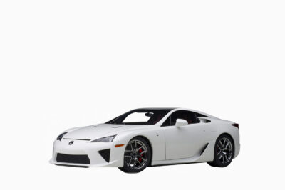 Lexus LFA, Whitest White with Carbon Top 1:18 by AUTOart