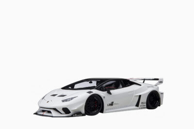 Lamborghini Huracan GT "LB-Silhouette Works", White with Black 1:18 by AUTOart