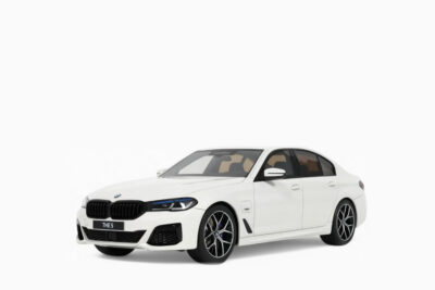 BMW 545e xDrive M Sport Alpine 2023, White 1:18 by GT Spirit