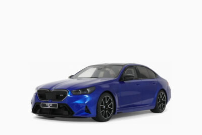 BMW M5 (G90) Marina Bay 2024, Blue Metallic with Black Top 1:18 by GT Spirit