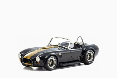 Shelby Cobra 427 S/C, Black with Gold Stripes 1:18 by Kyosho