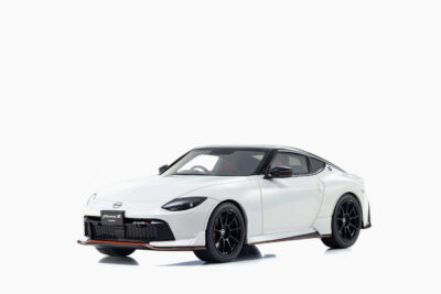 Nissan Fairlady Z NISMO RHD (Right Hand Drive), White with Black Top 1:18 by Kyosho