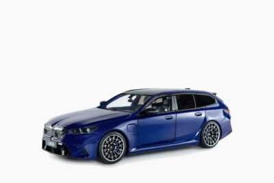 BMW M5 Touring Marina Bay 2025, Blue Metallic with Black Top 1:18 by Solido