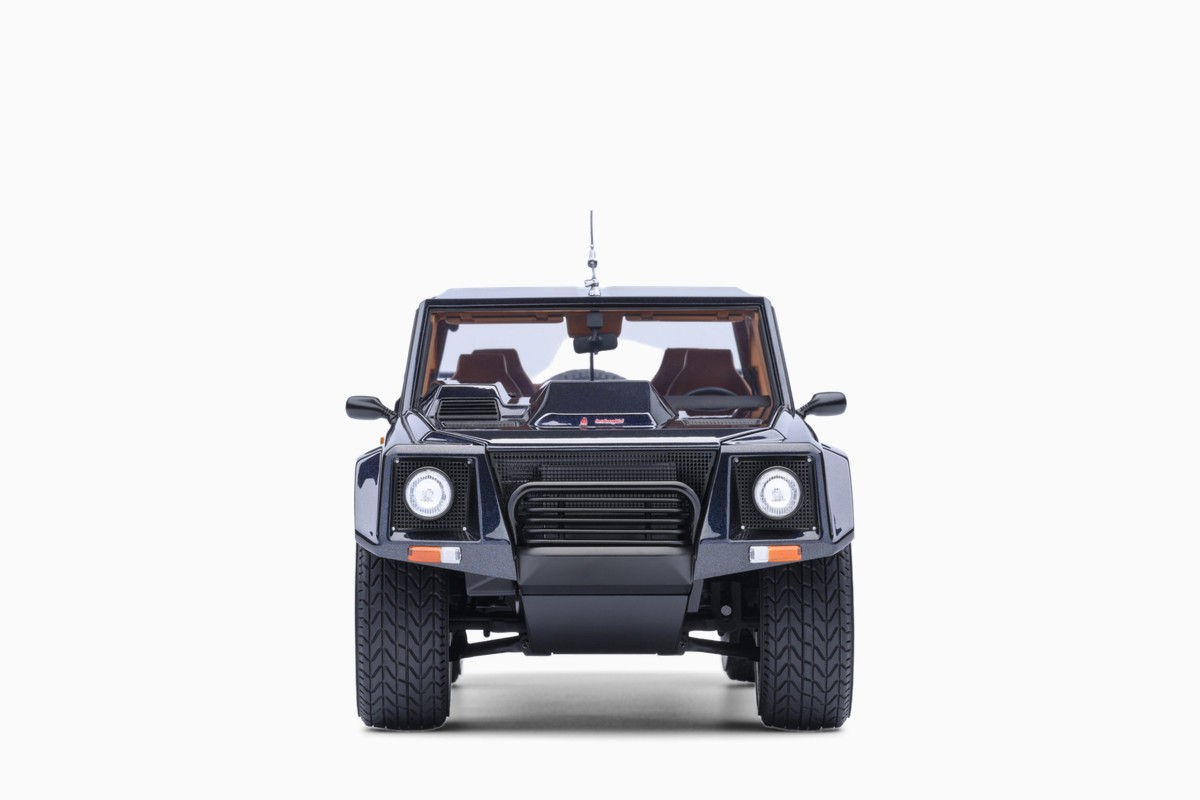 AUTOart 1/18 Lamborghini LM002 in Blu Acapulco Metallic/Metallic Blue, front view