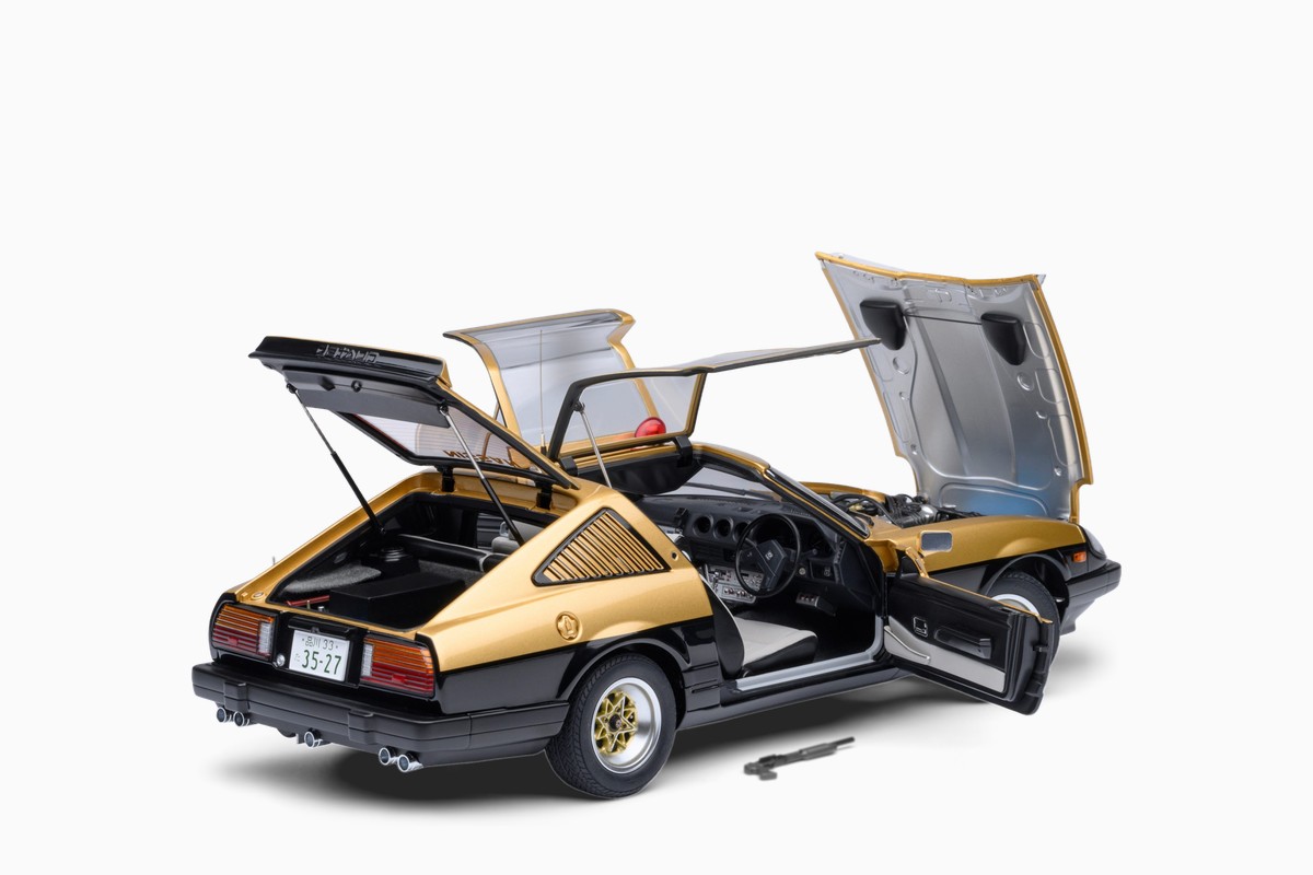 AUTOart 1/18 Nissan Fairlady Z (S130) Seibu-Keisatsu Super Z, three-quarter view with doors and lids open