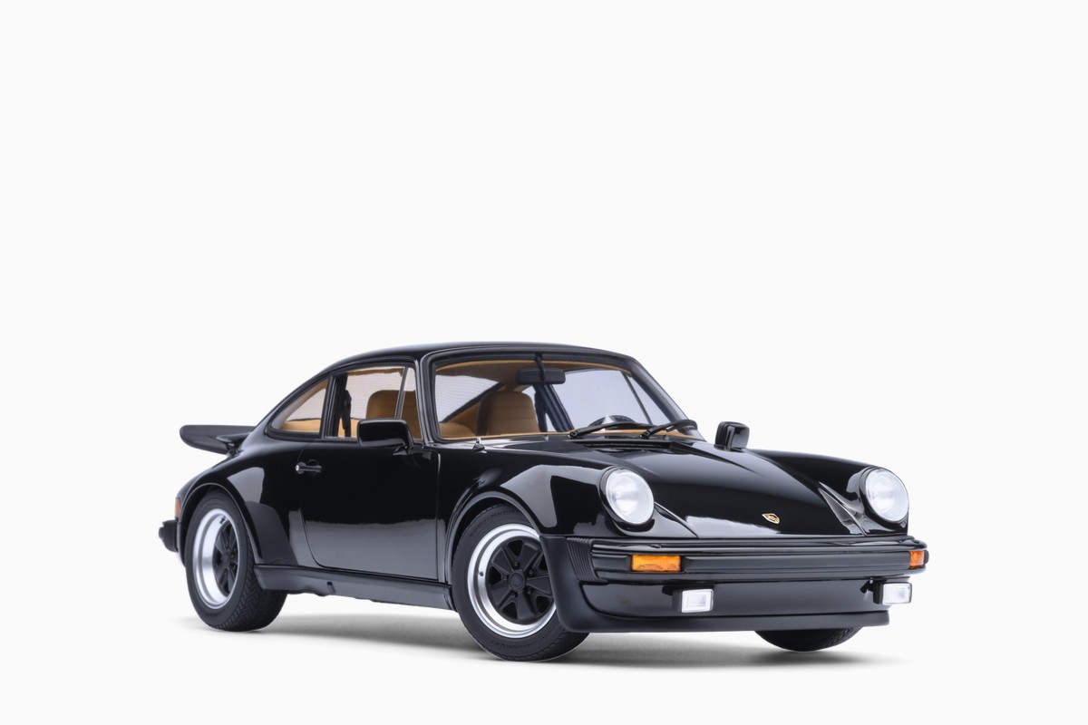 AUTOart 1/18 Porsche 911 (930) Turbo 3.0 in Black, front three-quarter view