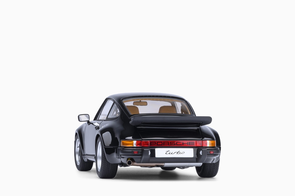AUTOart 1/18 Porsche 911 (930) Turbo 3.0 in Black, rear view