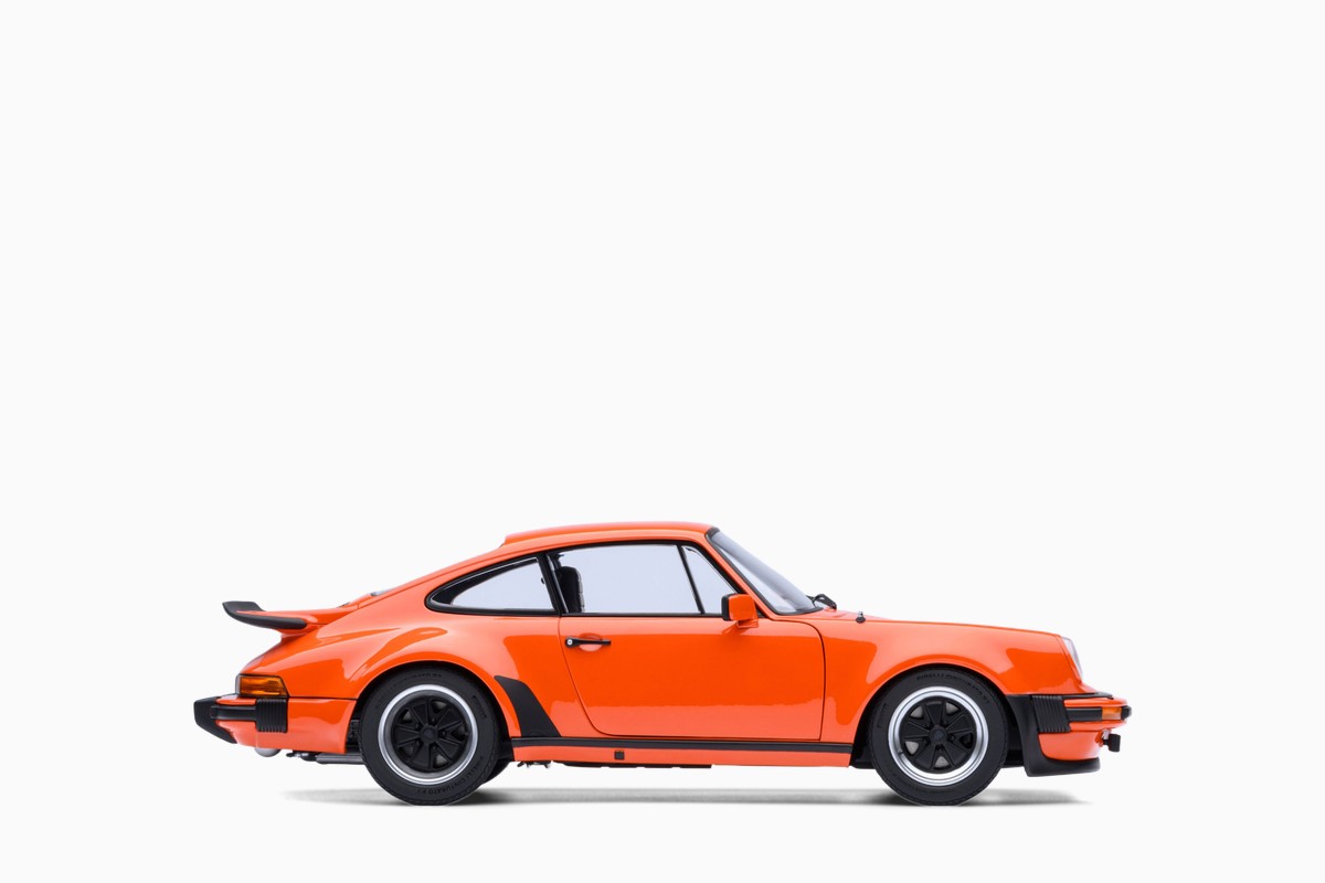 AUTOart 1/18 Porsche 911 (930) Turbo 3.0 in Continental Orange, side profile view