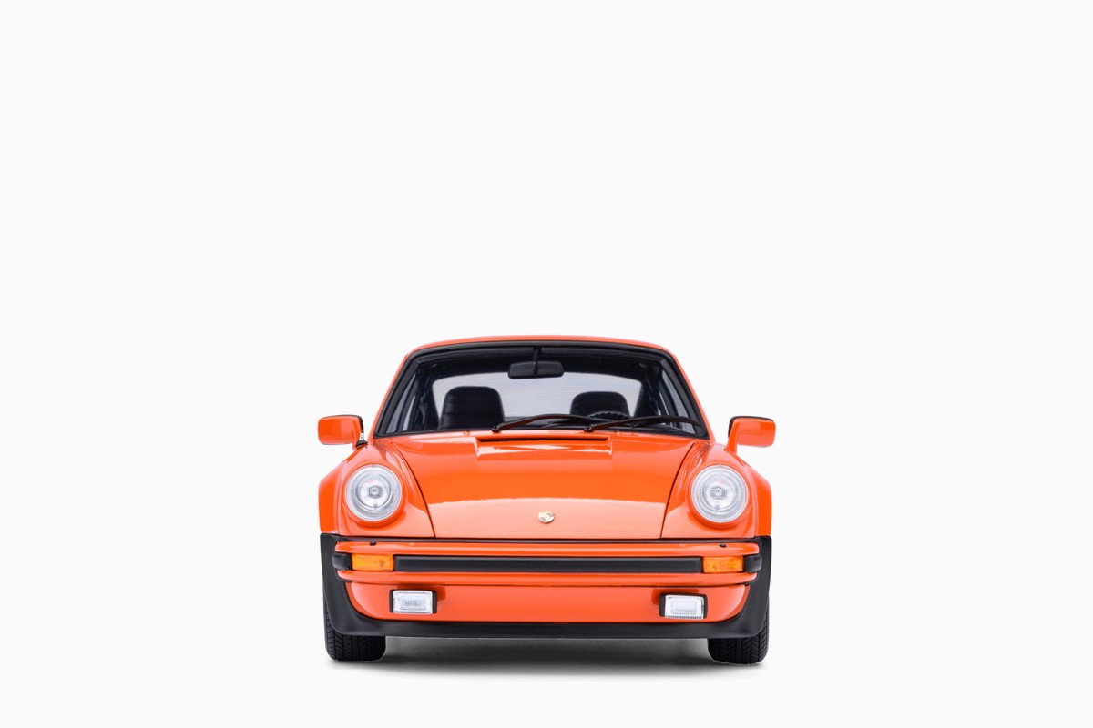 AUTOart 1/18 Porsche 911 (930) Turbo 3.0 in Continental Orange, front view